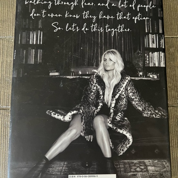Hardcover “Open Book” by Jessica Simpson. Copyright 2020. Very good condition. - Picture 2 of 4